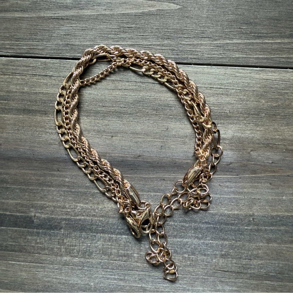 Lot of three gold-tone Chain Bracelets